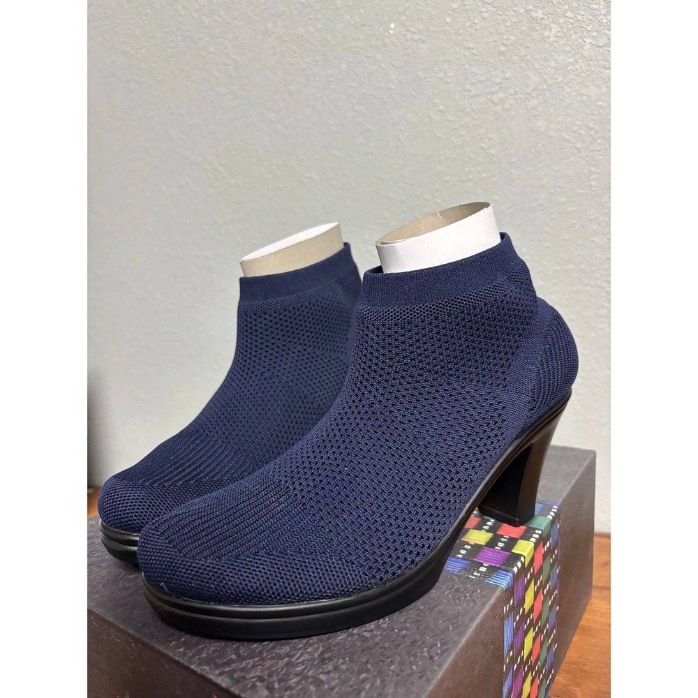Bernie Mev Doll Navy Blue Stretch Knit Ankle Boots Block Heel Womens Size 5